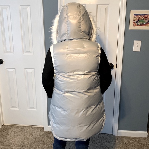 Sundance puffer vest silver cream removable hood and fur M - Picture 3 of 12